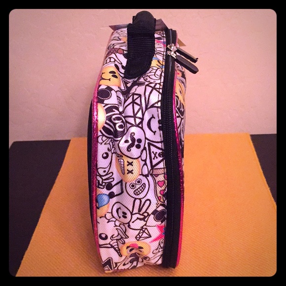 😊ONLY 1! Emojination Lunch Box😊 - Picture 6 of 8